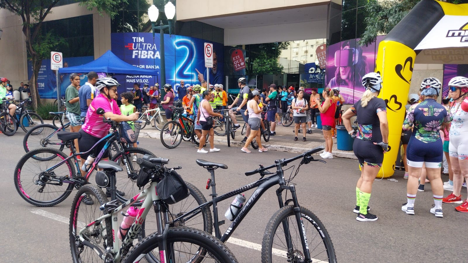 1° Passeio Ciclístico da Mulher é realizado em Maringá