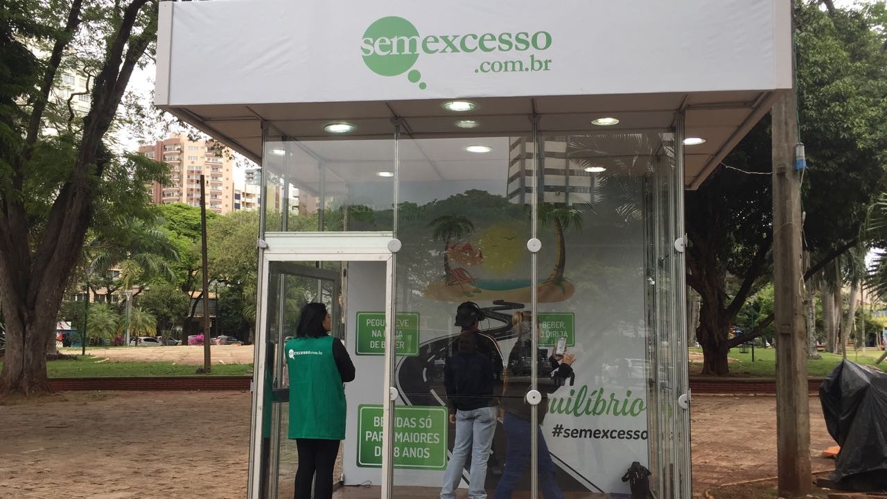 Jogo de realidade virtual conscientiza motoristas em Maringá