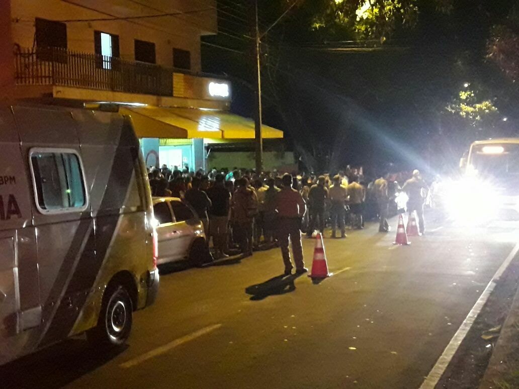 Fiscalização multa bar sem alvará e apreende seis veículos