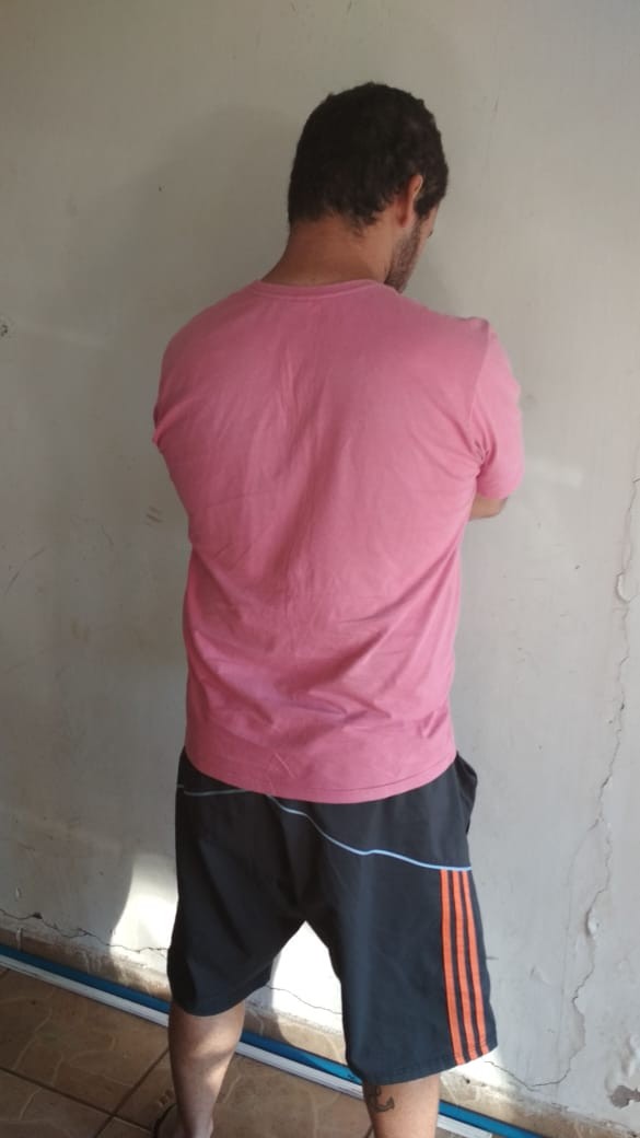 Polícia prende suspeito de roubar moto e extorquir proprietário