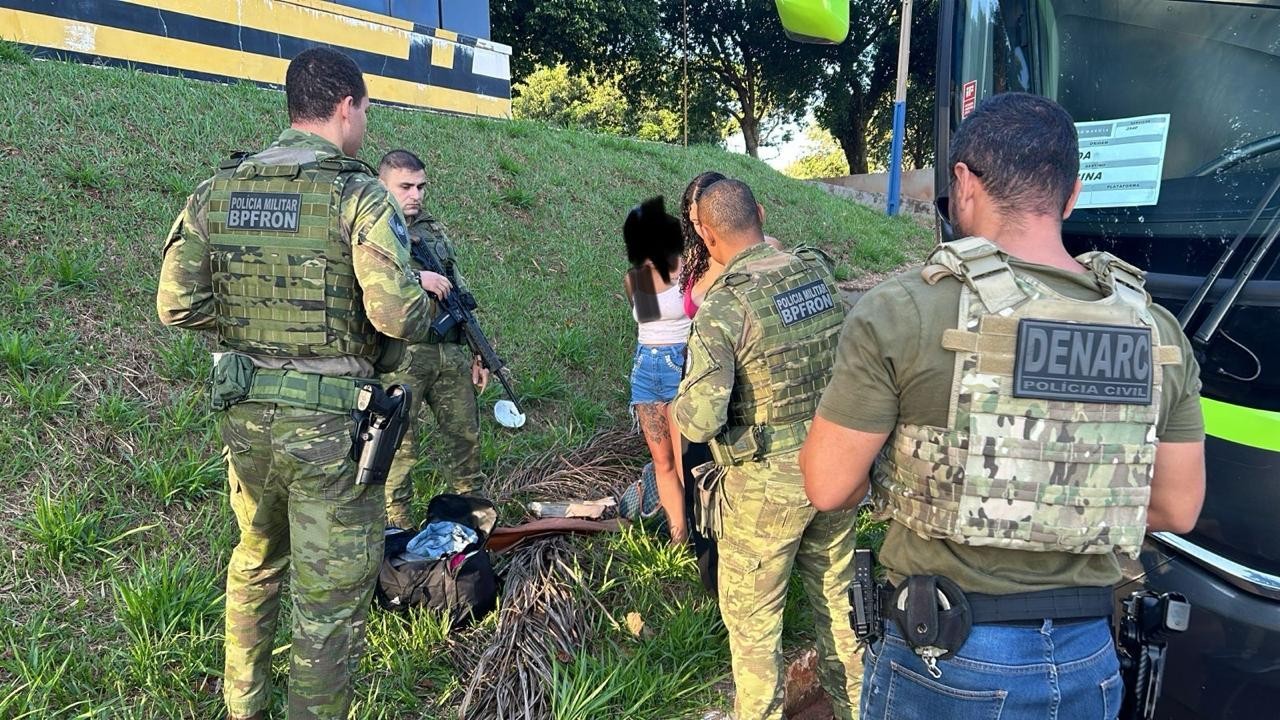 Duas mulheres são presas com maconha em operação da Denarc