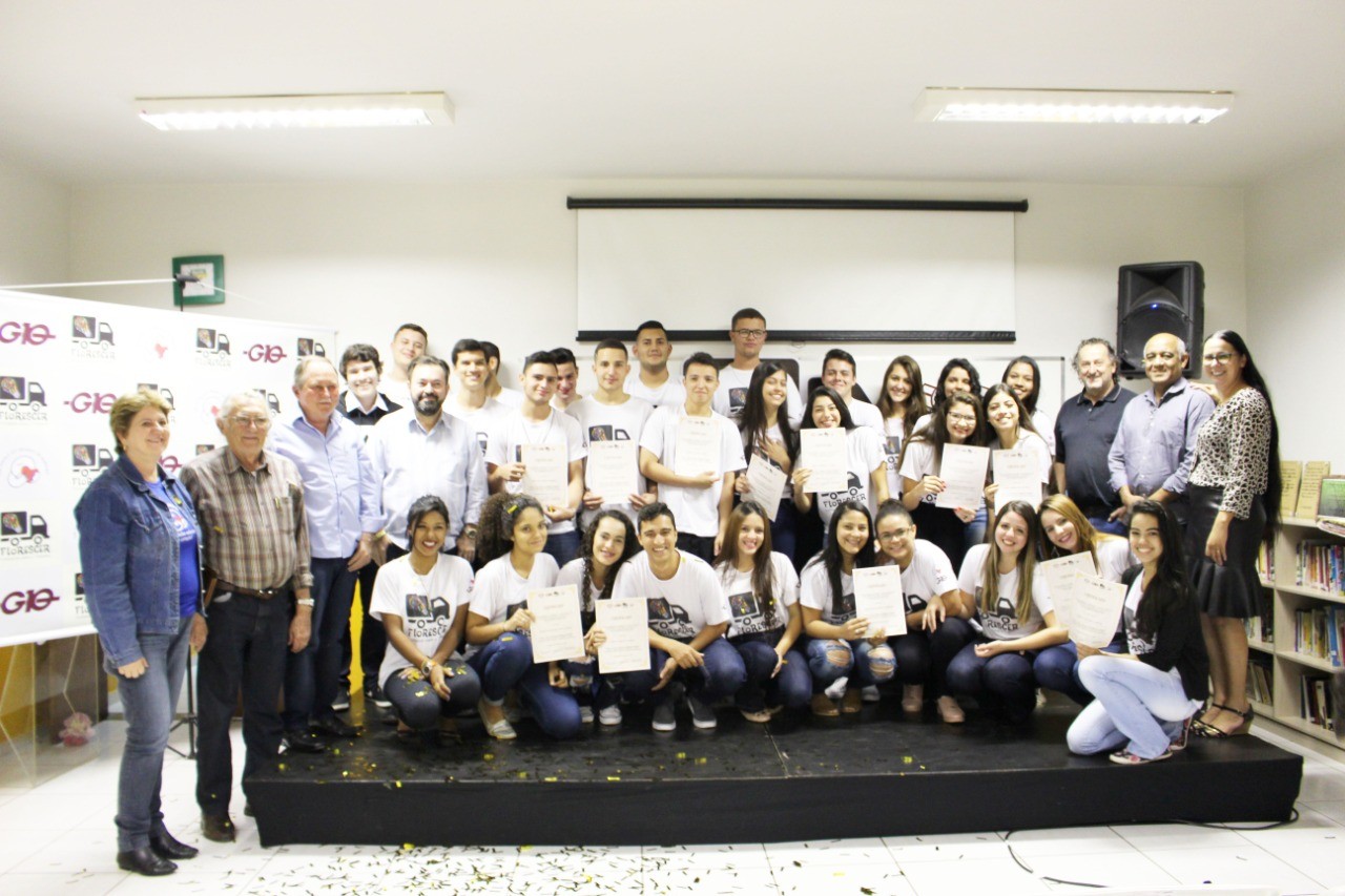 30 estudantes se formam no 1º curso de Logística do Brasil