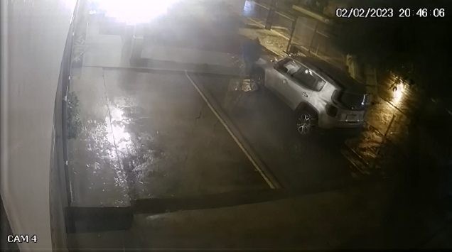 Criminosos roubam carro e agridem médico em Maringá