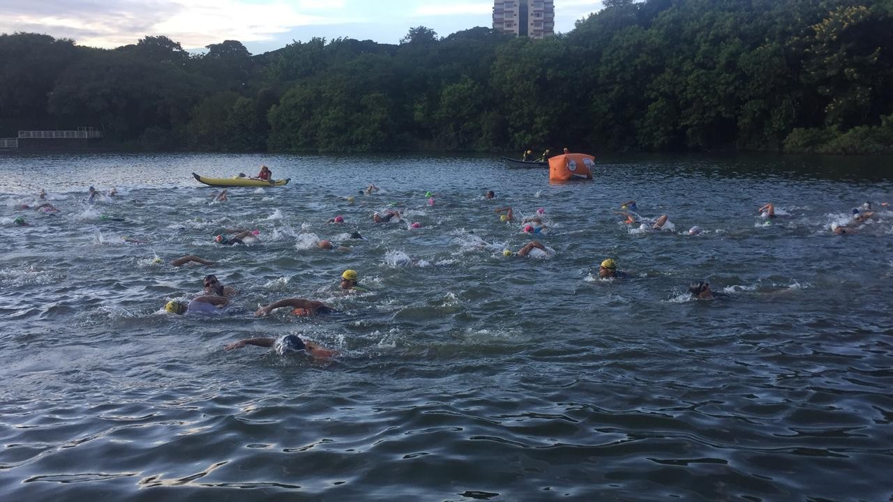 Prova reúne quase 150 triatletas no Parque Alfredo Nyffeler