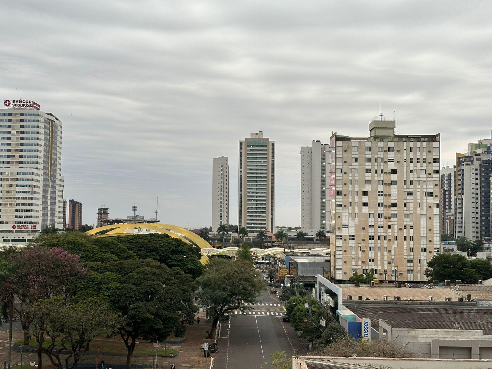 Segunda-feira (4) será de céu nublado e tempo ameno em Maringá