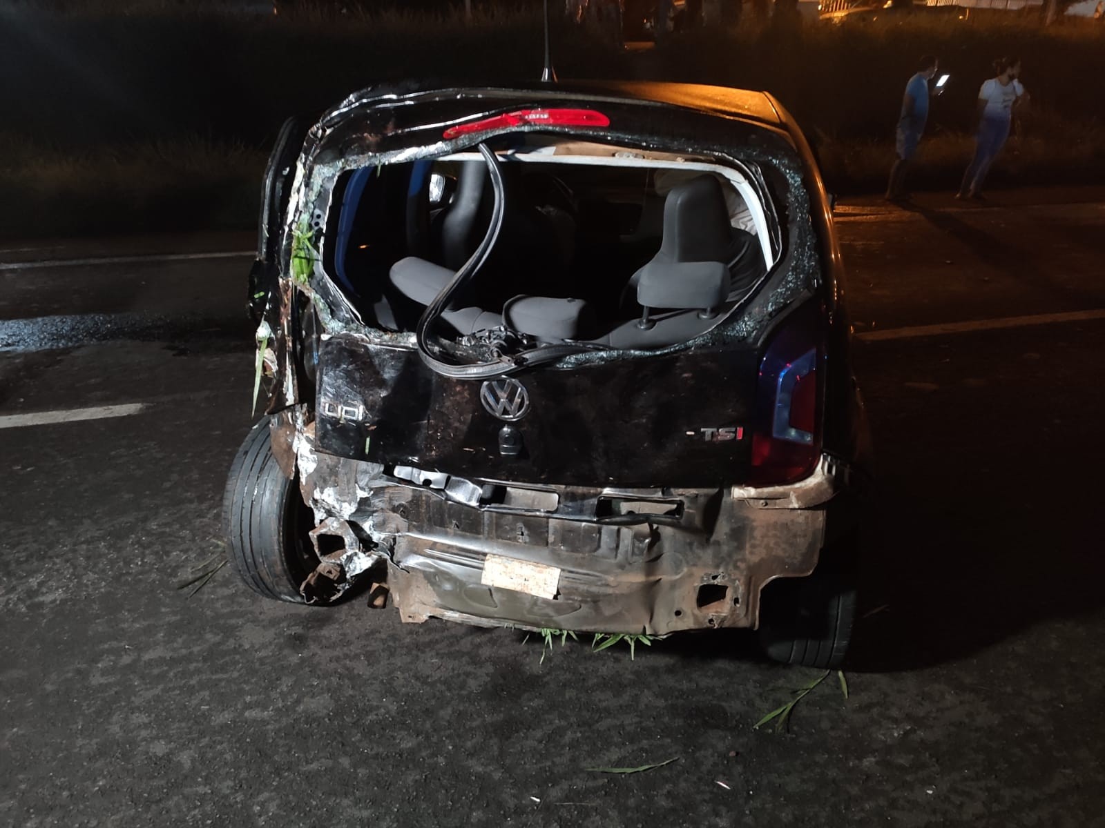 Carro capota e passageiros são ejetados do veículo na BR-376, em Sarandi