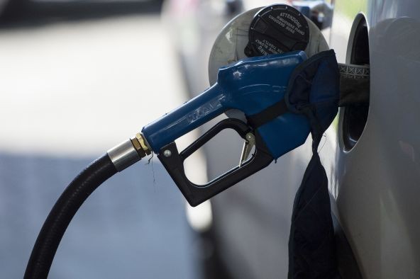 Preço da gasolina comum varia até 12,81% em Maringá