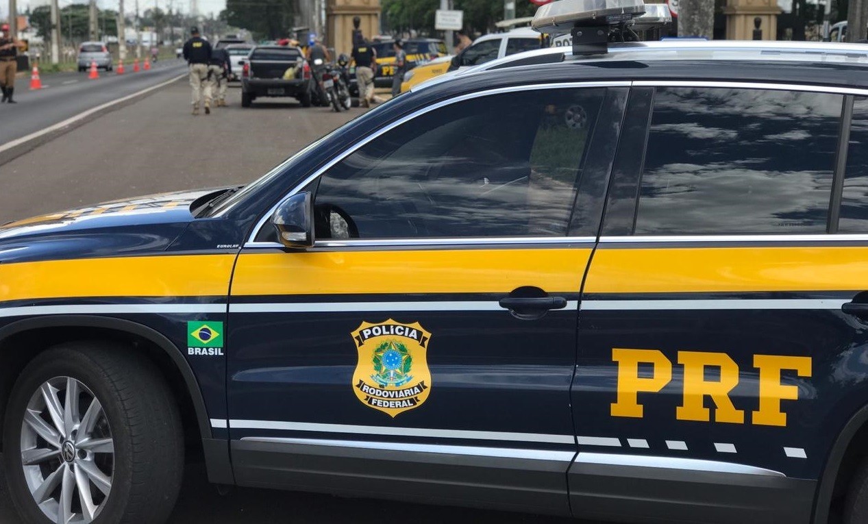 Motociclista é atropelado após sofrer acidente e cair na BR-376