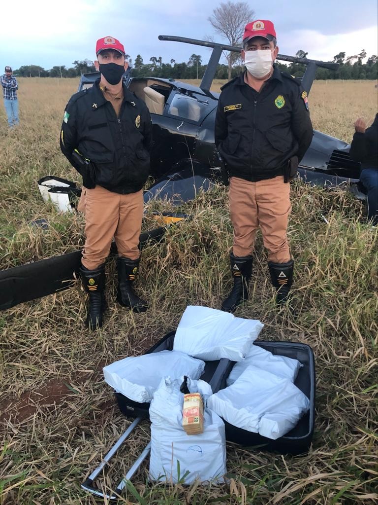 Polícia encontra mala cheia de dinheiro transportada em helicóptero