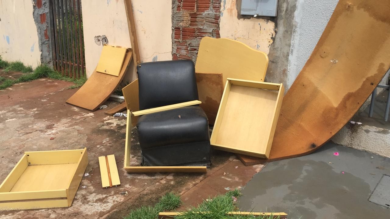 CBN flagra vários descartes irregulares de entulho no Jardim Alvorada
