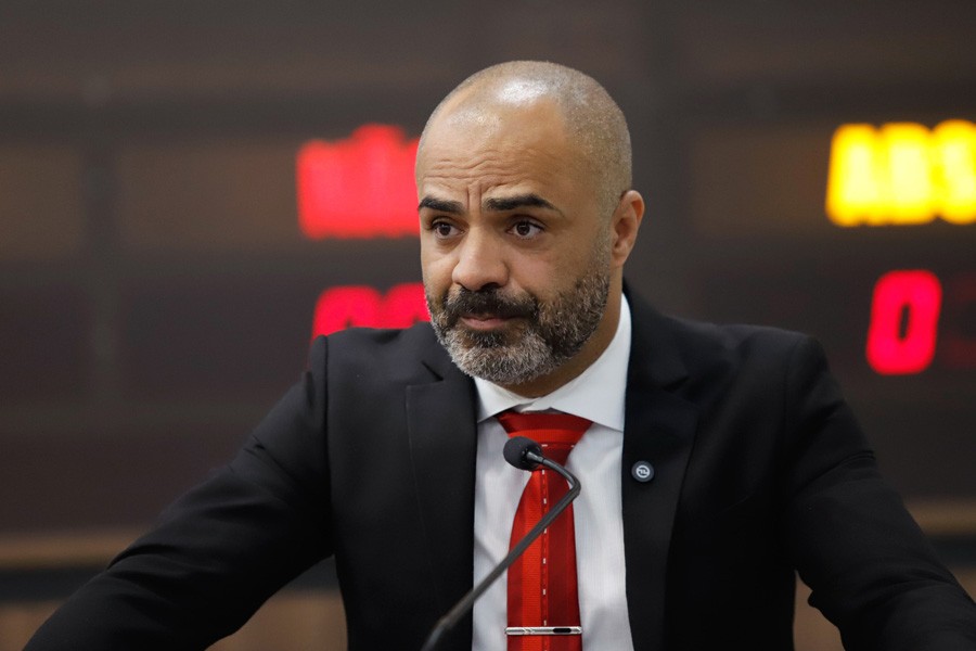 Adriano Bacurau reassume cadeira na Câmara Municipal de Maringá