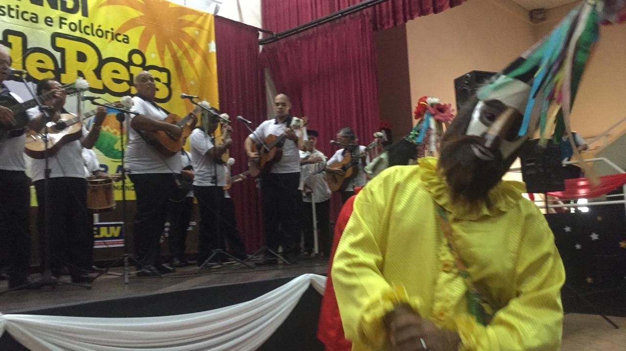 Foliões se apresentam no 39º Festival de Folia de Reis