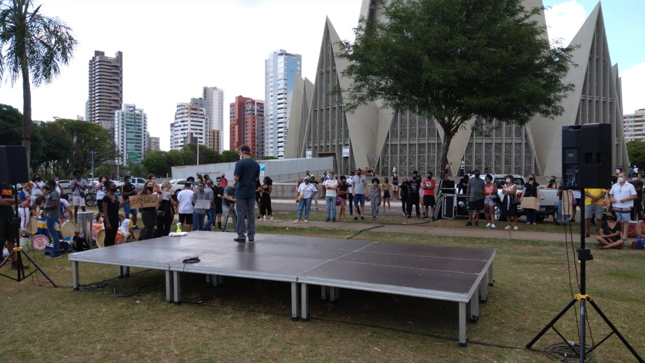 Manifestantes protestam contra racismo e xenofobia