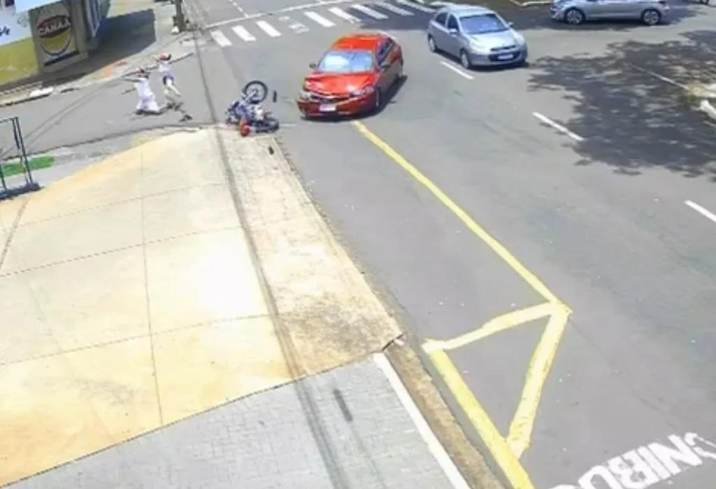 Pai e filha são perseguidos após briga de trânsito em Maringá e ficam feridos em acidente