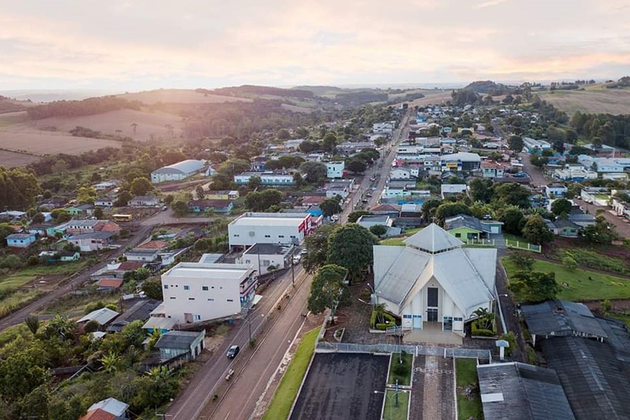 Vereador de Nova Tebas aluga barracão público como se fosse particular, diz polícia