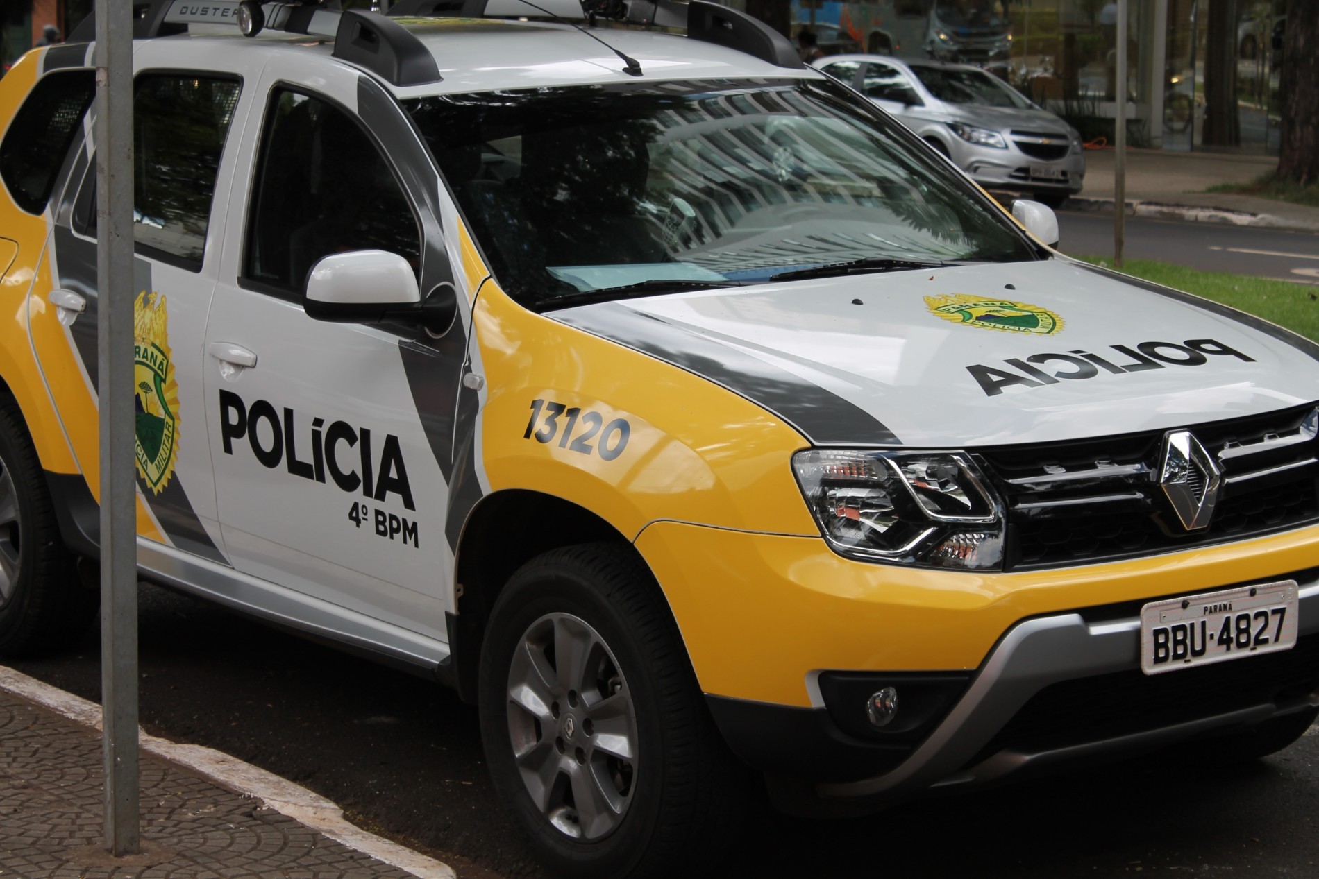 Mãe e filho são esfaqueados em briga de família