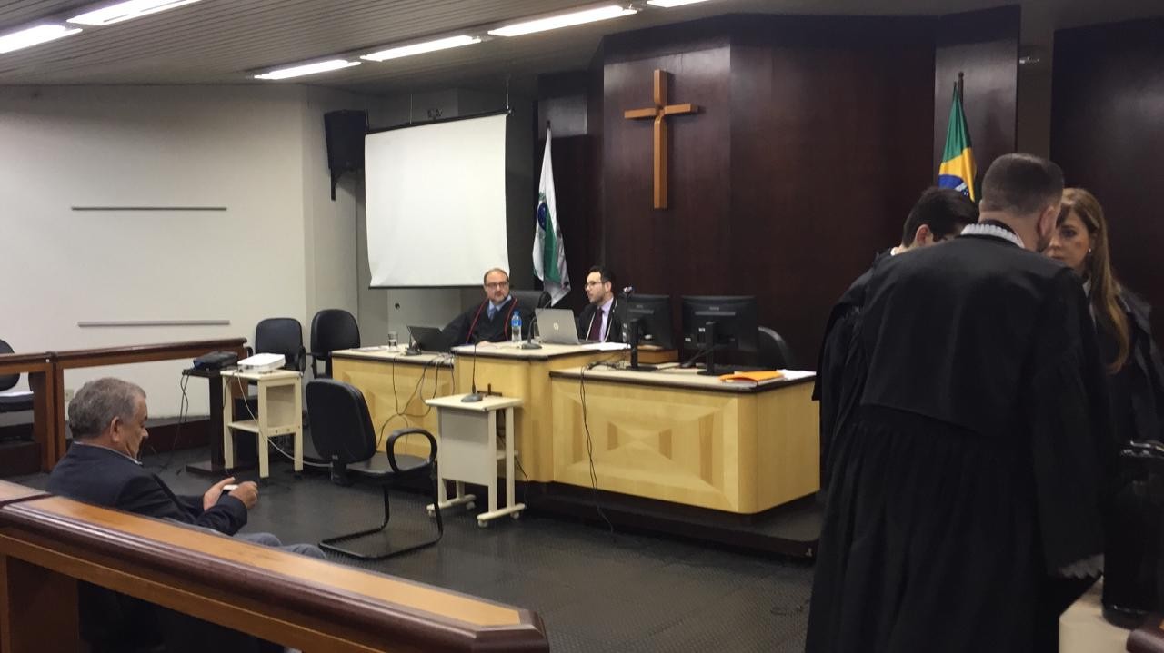 Médico acusado de mandar matar irmão vai a júri popular