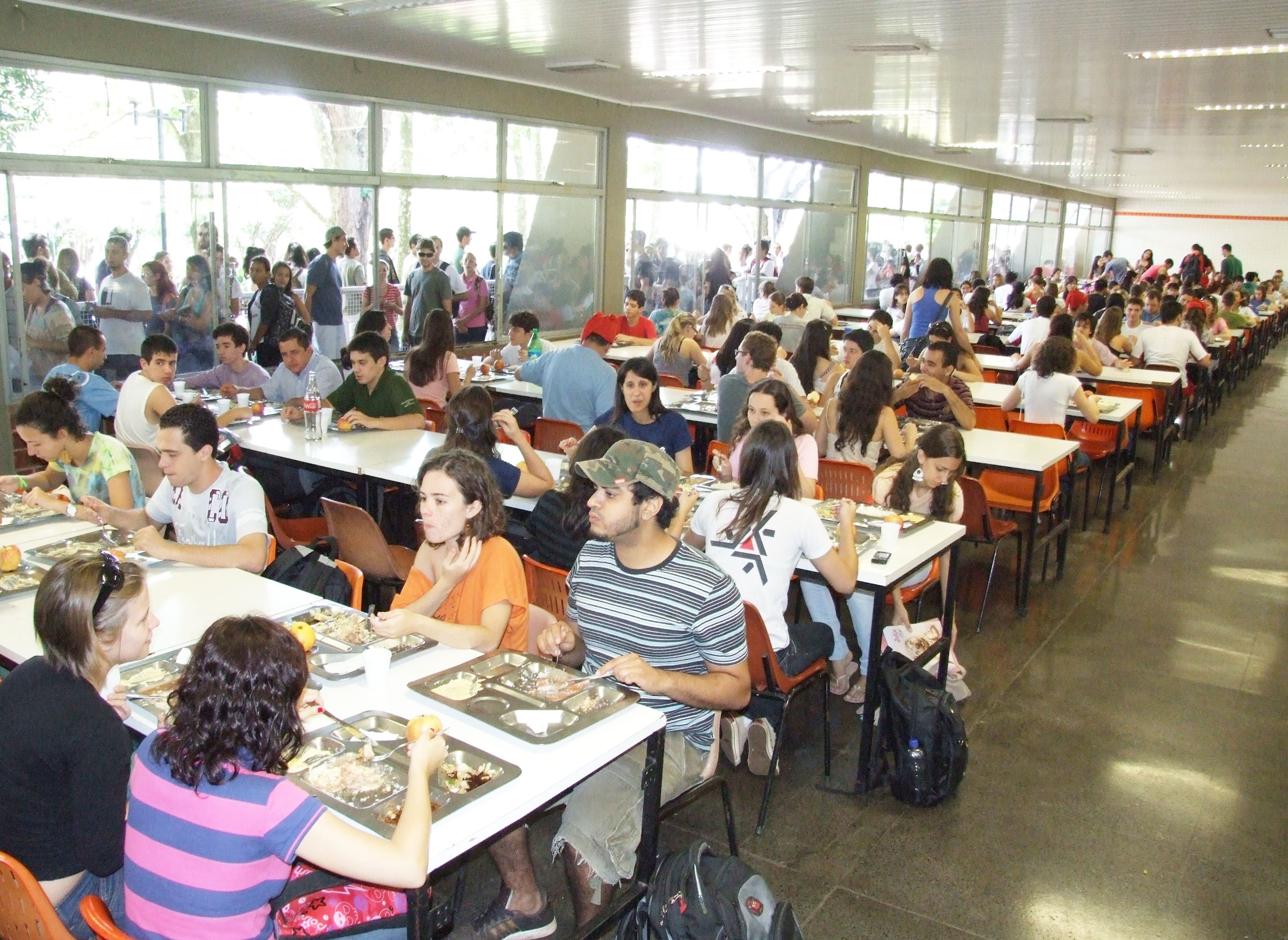 Restaurante Universitário da UEM reabre para o almoço