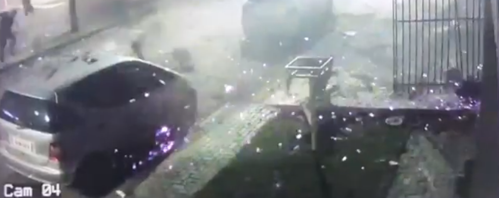 Veja: explosão em hamburgueria deixa quatro feridos