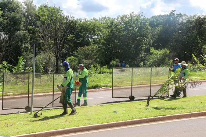 Cinco empresas são habilitadas em licitação das roçadas em Maringá