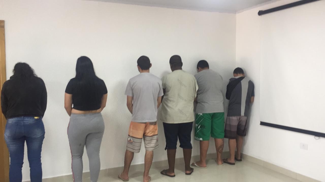 Operação cumpre 20 mandados de busca e apreensão e prende oito pessoas em flagrante