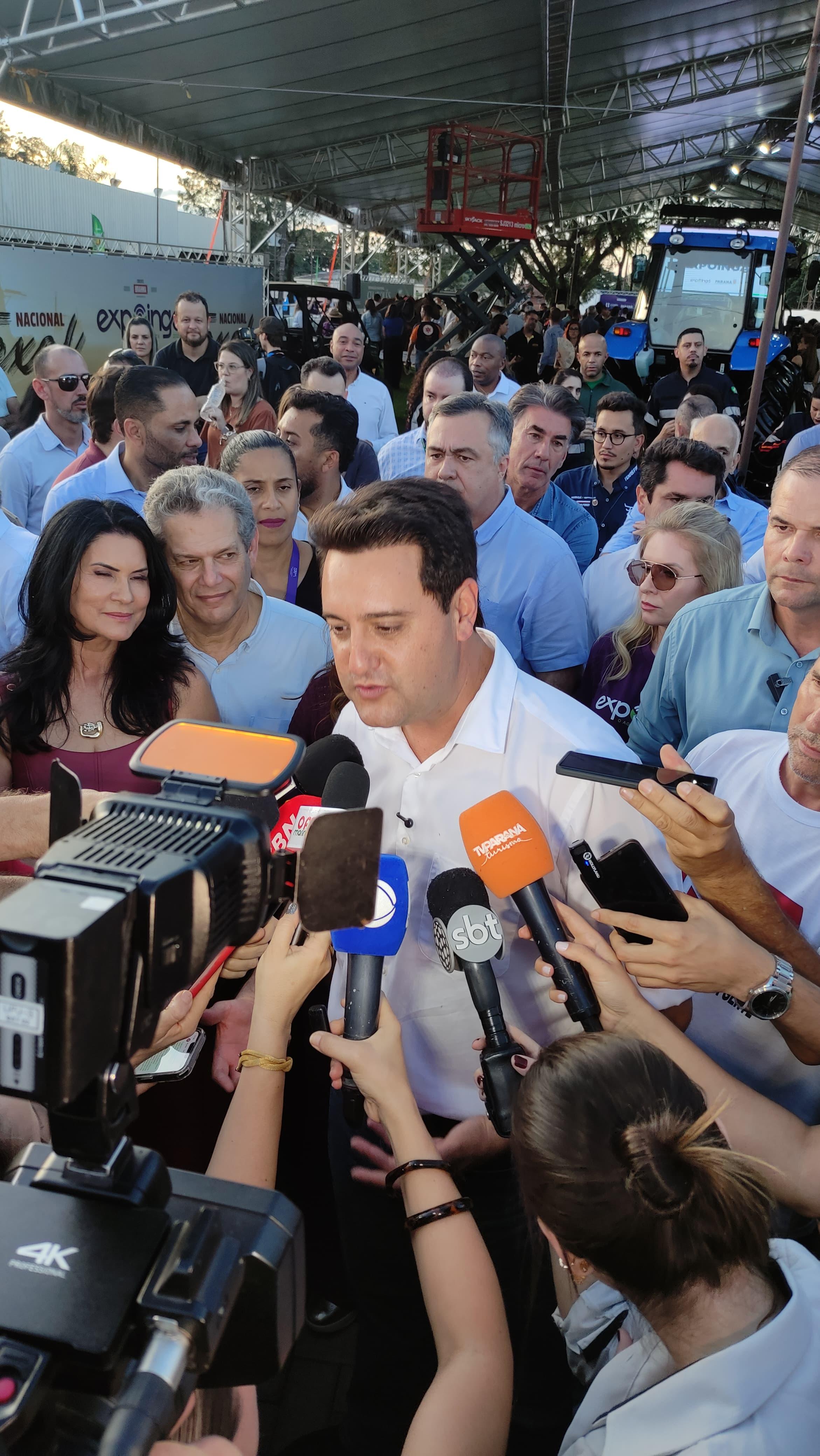 Ratinho Jr prestigia abertura oficial da Expoingá 2025