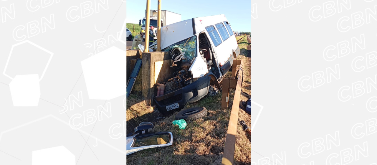 Grupo de padres sofre acidente na PR-317; uma pessoa morreu e sete ficaram feridas