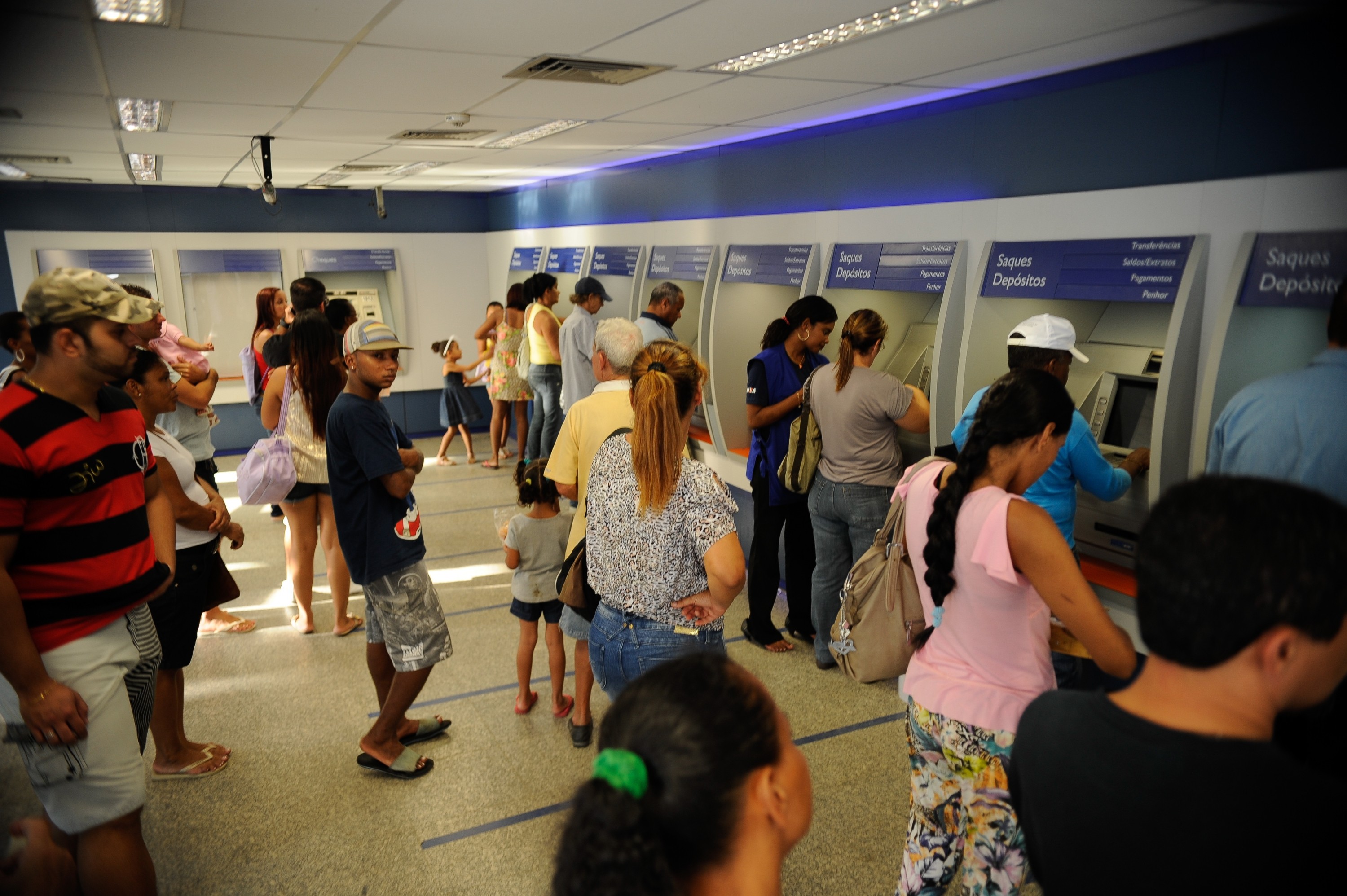 Sindicato dos bancários alerta para aglomerações em agências