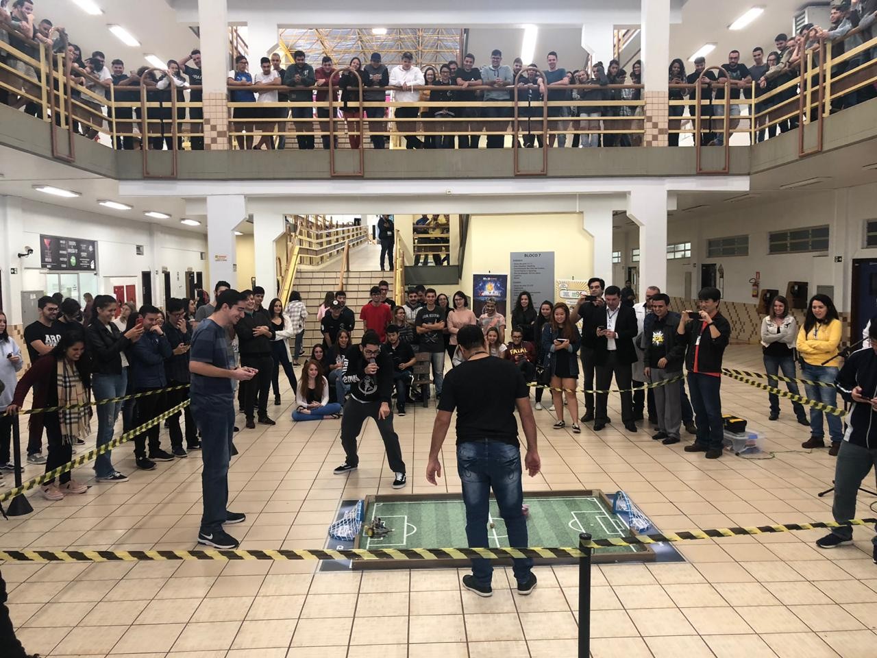 Campeonato coloca em campo técnicas de robótica