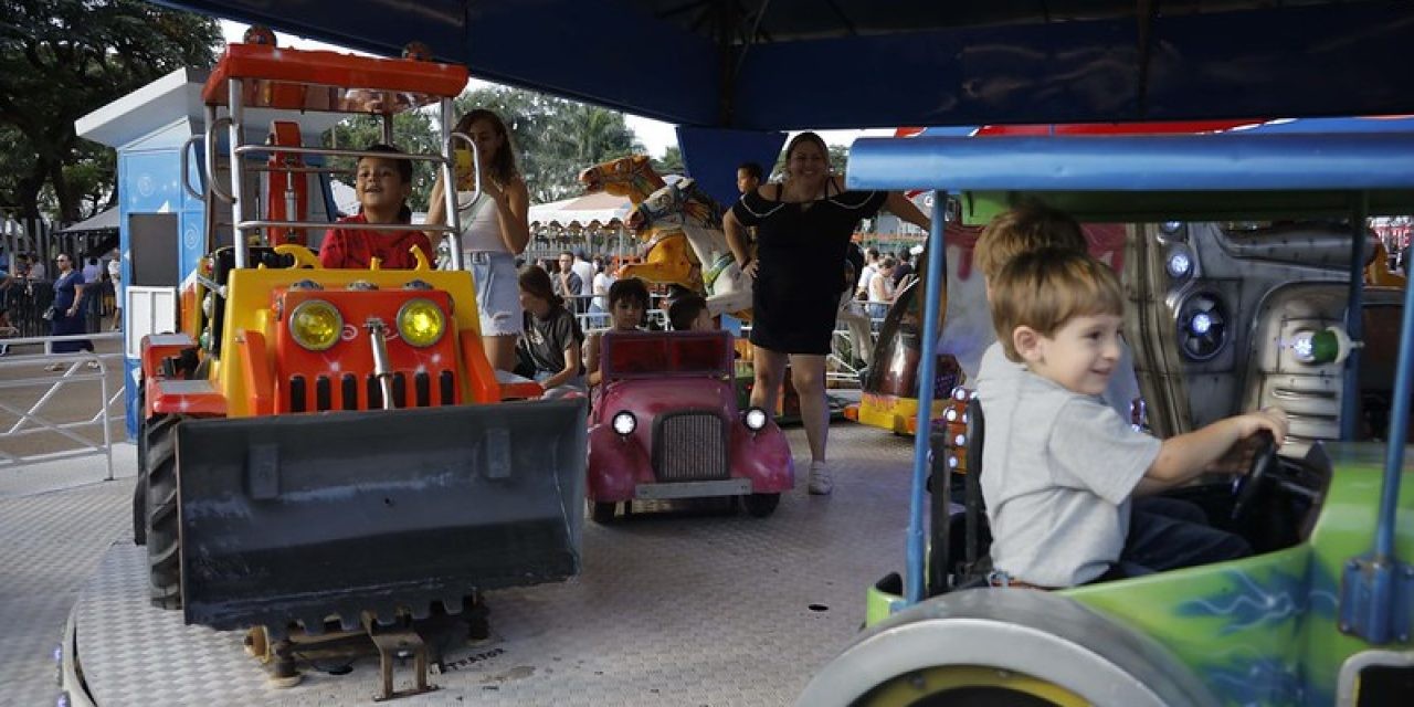 Expoingá terá parque de diversões de graça para PCDs e pessoas com TEA