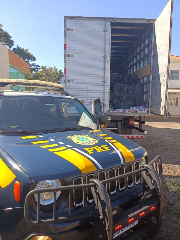 Três caminhões com cigarros contrabandeados são apreendidos pela PRF, na região de Maringá