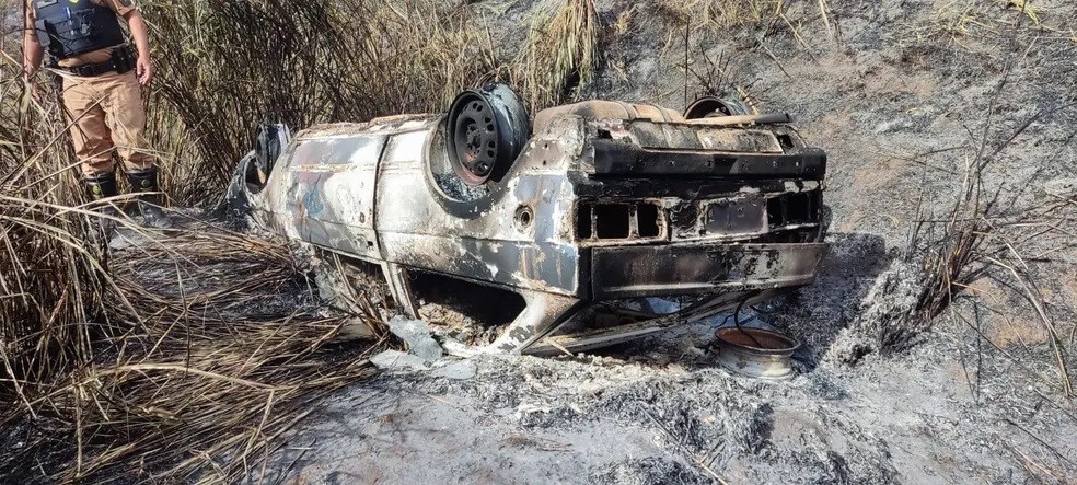 Corpo é encontrado carbonizado após acidente na PR-092