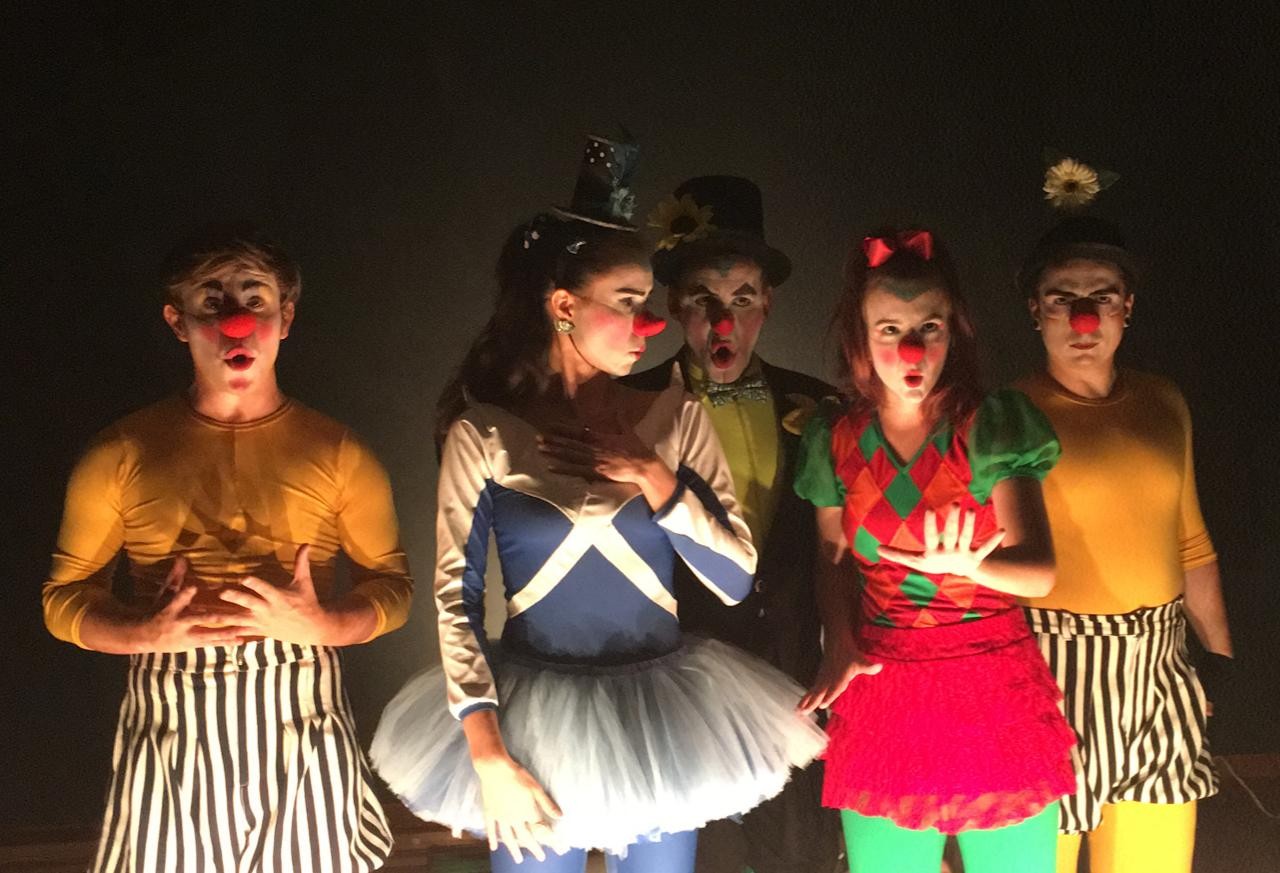 Grupo de palhaços apresenta coletânea de números clássicos e inéditos