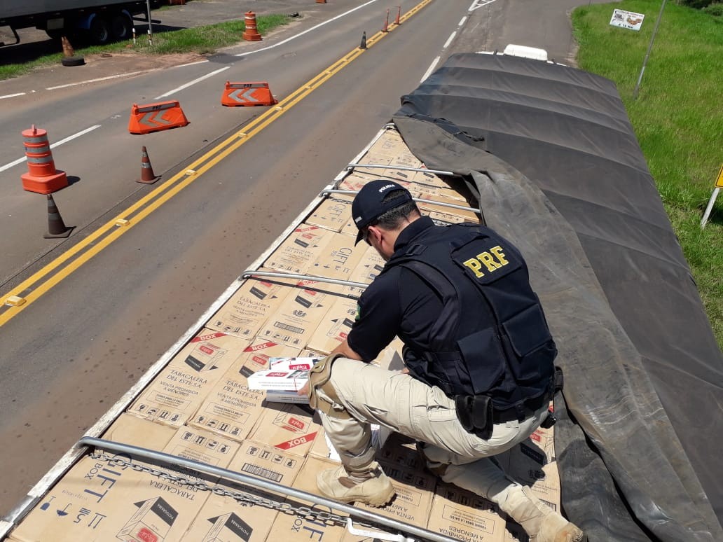 PRF aprende quase 130 mil pacotes de cigarros na região de Maringá