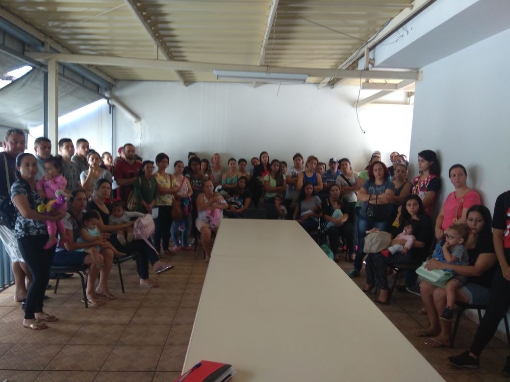 Famílias em busca de vagas em creches lotam Conselho Tutelar