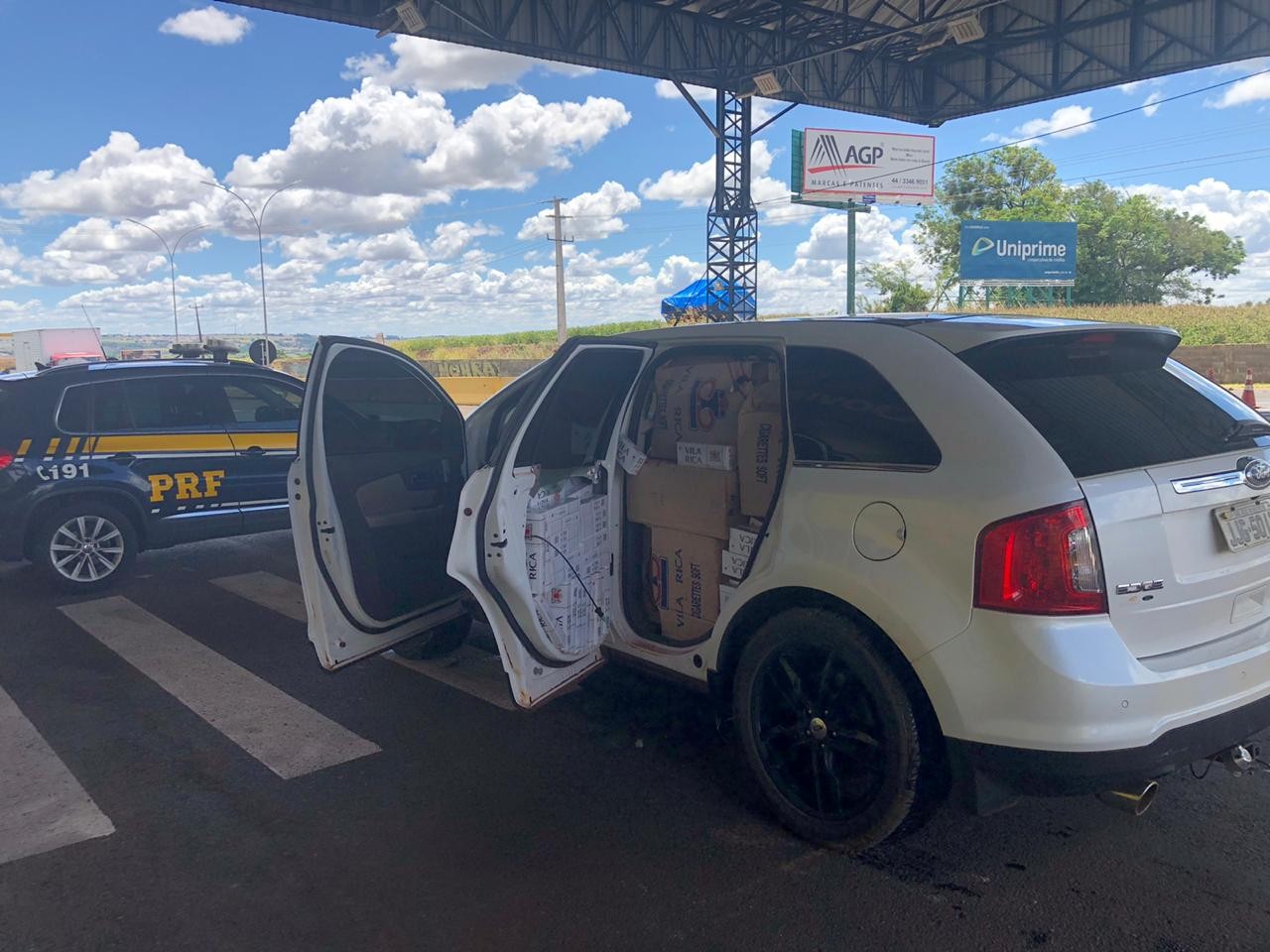 PRF apreende 40 mil carteiras de cigarros contrabandeados, em Jandaia do Sul