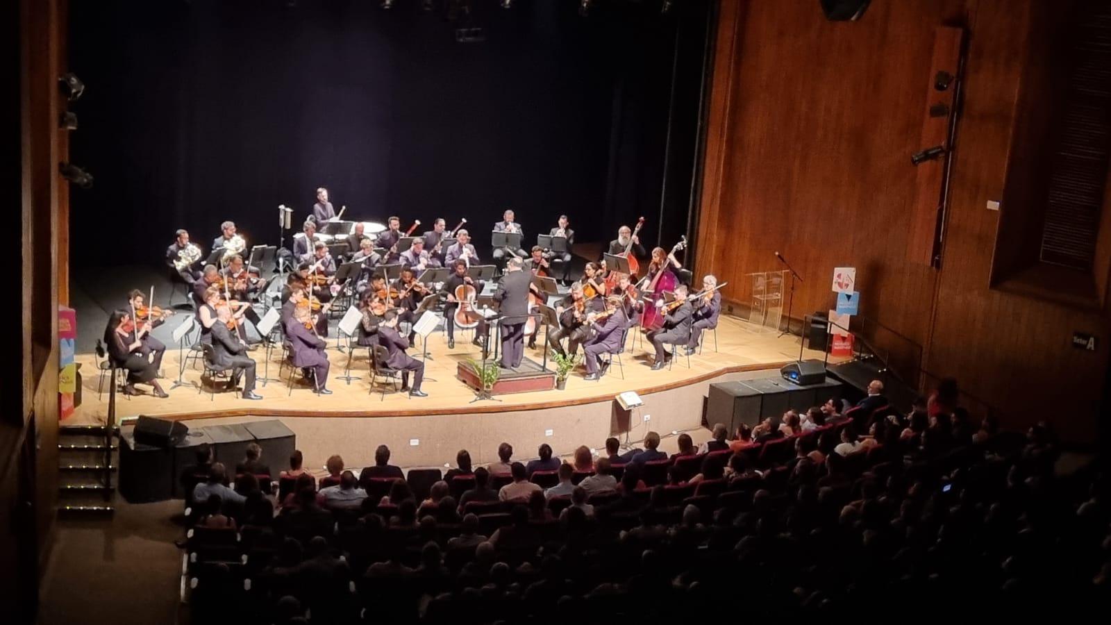 Orquestra Sinfônica do Paraná emociona público com mestres do período clássico