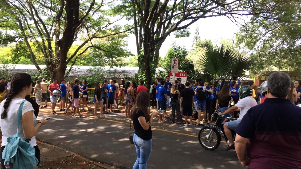 13 mil realizam vestibular de verão da UEM