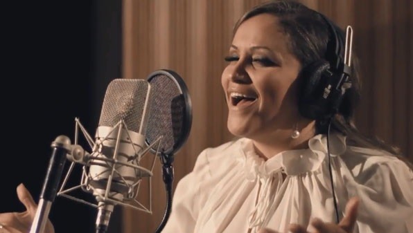 Cantora Ziza Fernandes vai participar da Paixão de Cristo em Maringá