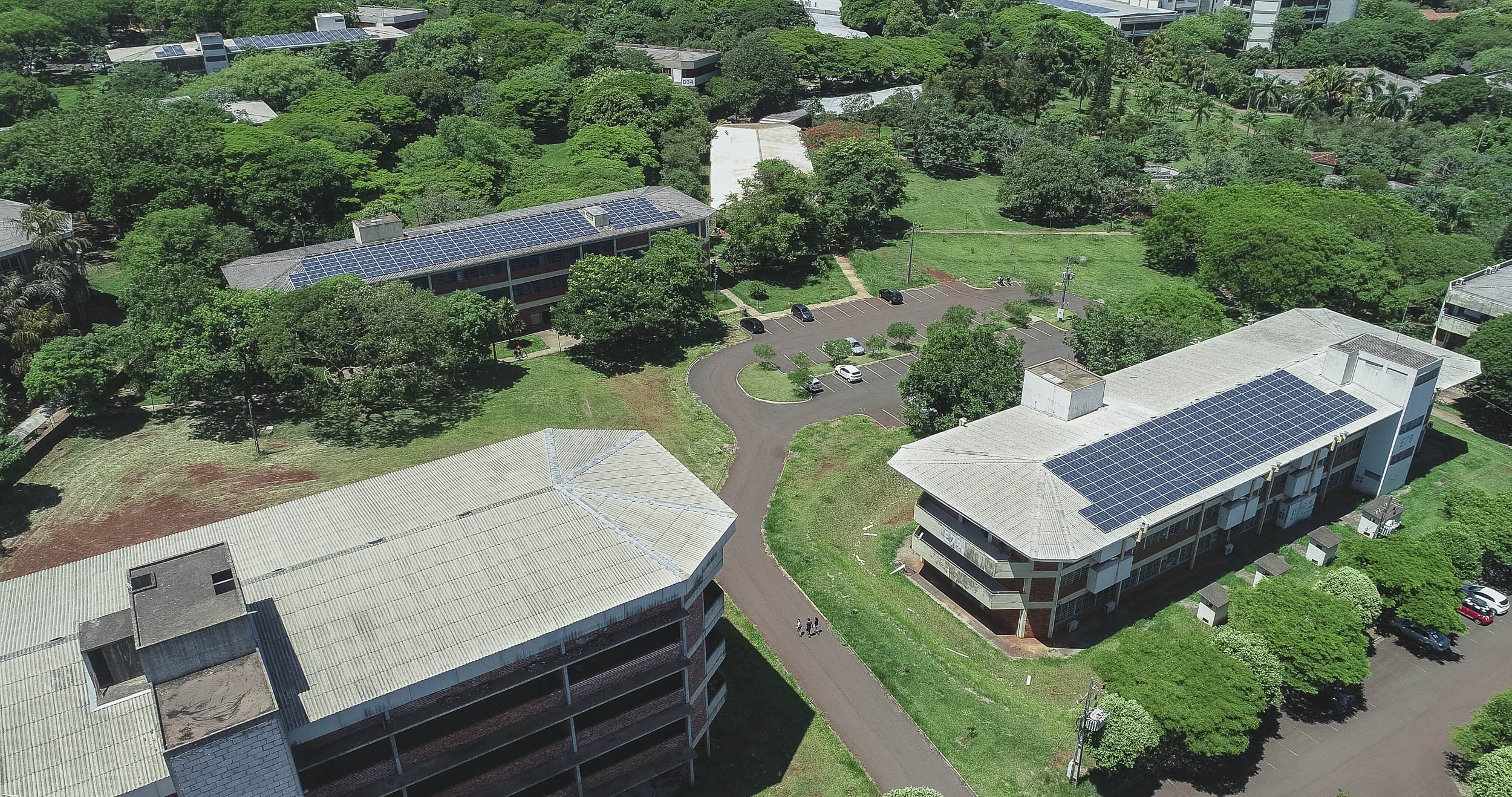 Painéis fotovoltaicos começam a gerar energia no campus da UEM