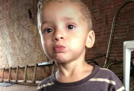Criança que levou choque elétrico em Paiçandu ao sair do banho morre