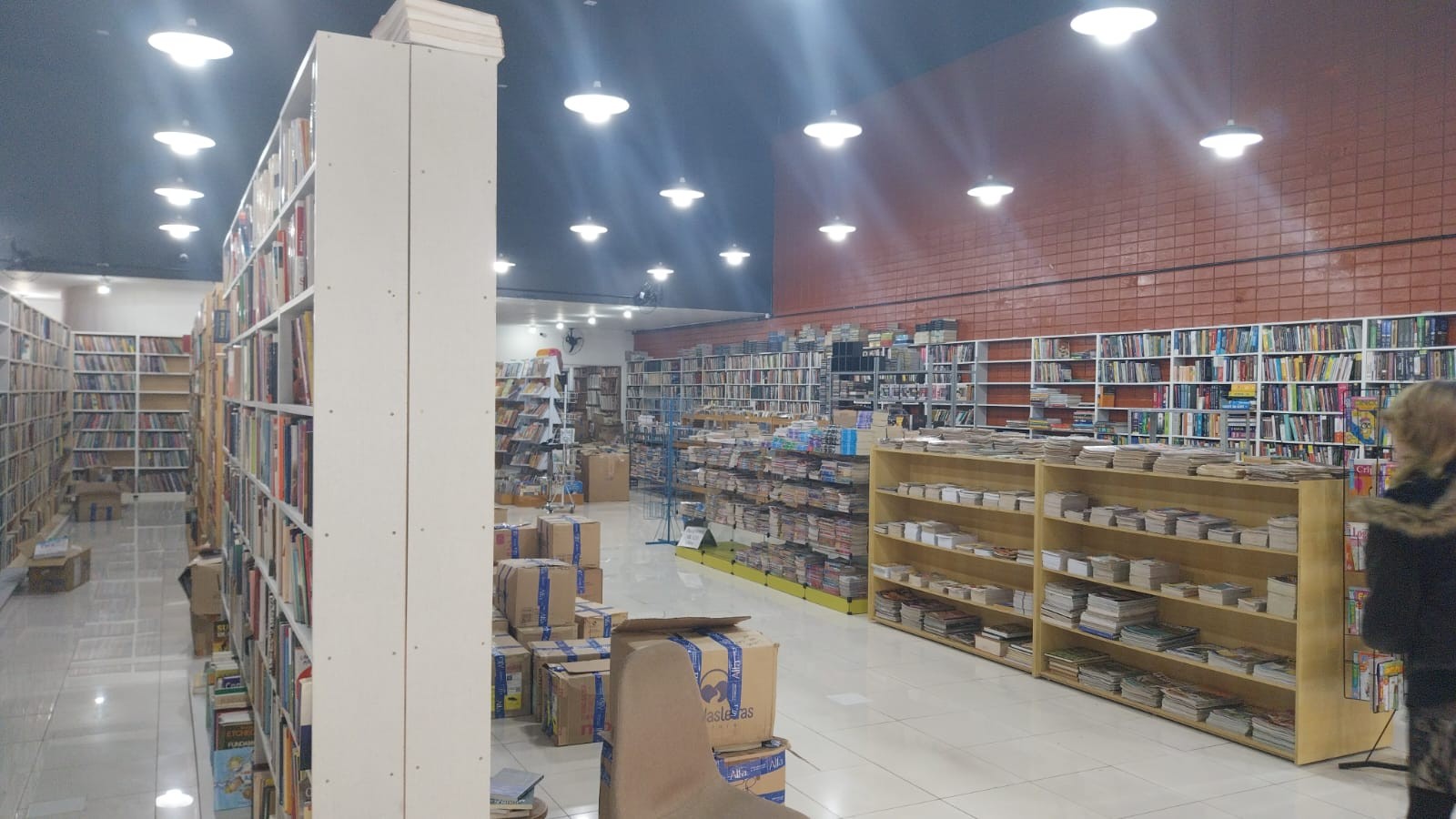 Sebo guarda livro de Machado de Assis com correção feita à mão pelo próprio autor