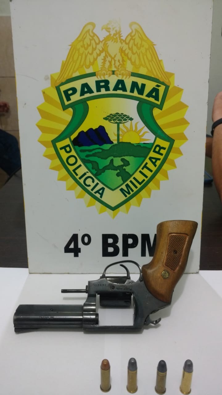 Adolescente e rapaz são detidos após tentarem roubar mulher