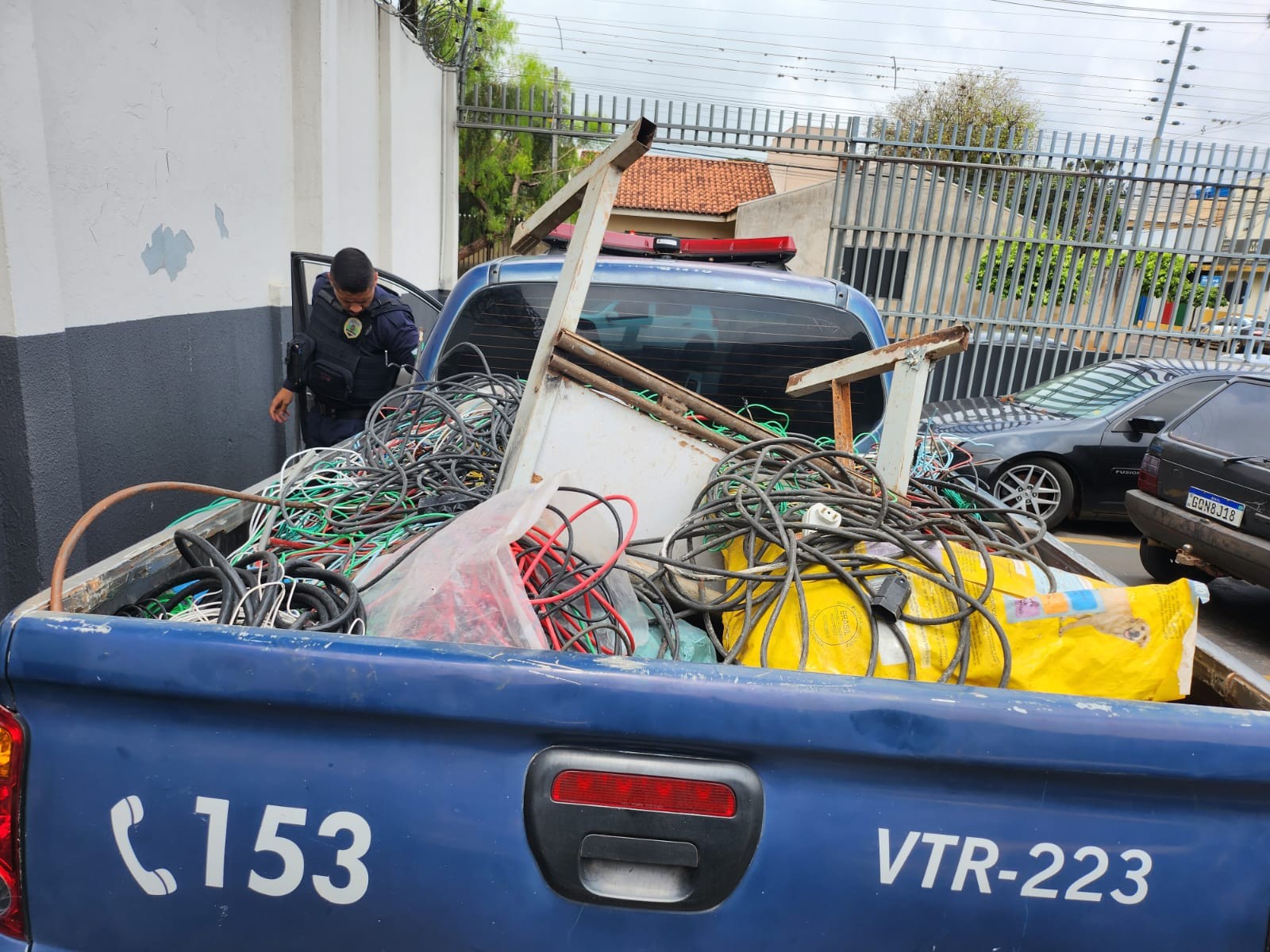 Polícia Civil apreende uma tonelada de fios de cobre que podem ter sido furtados