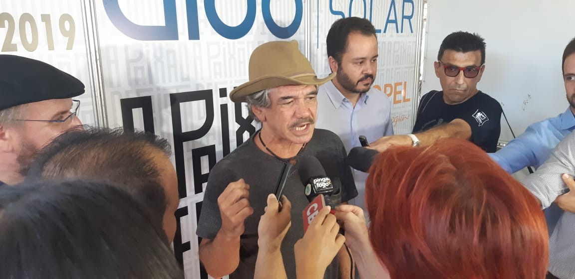 Ator Jackson Antunes se impressiona com a Catedral de Maringá