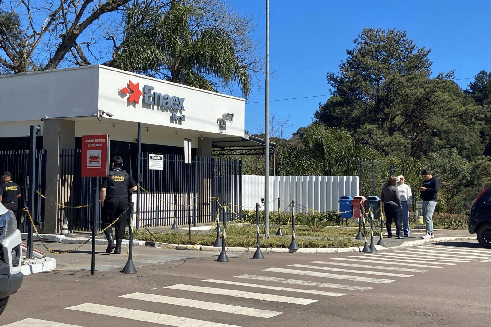 Explosão em Quatro Barras: perícia e bombeiros continuam buscas após acidente