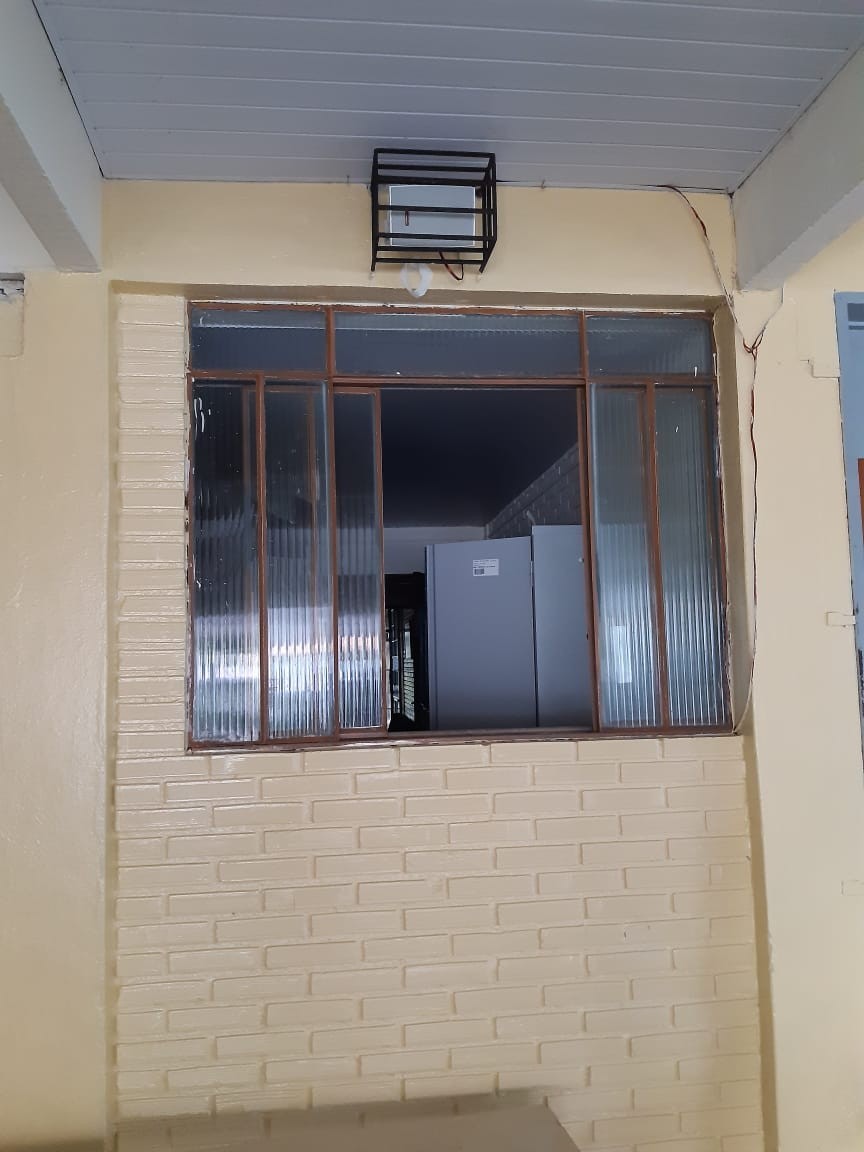 Vândalos invadem colégio e provocam estragos