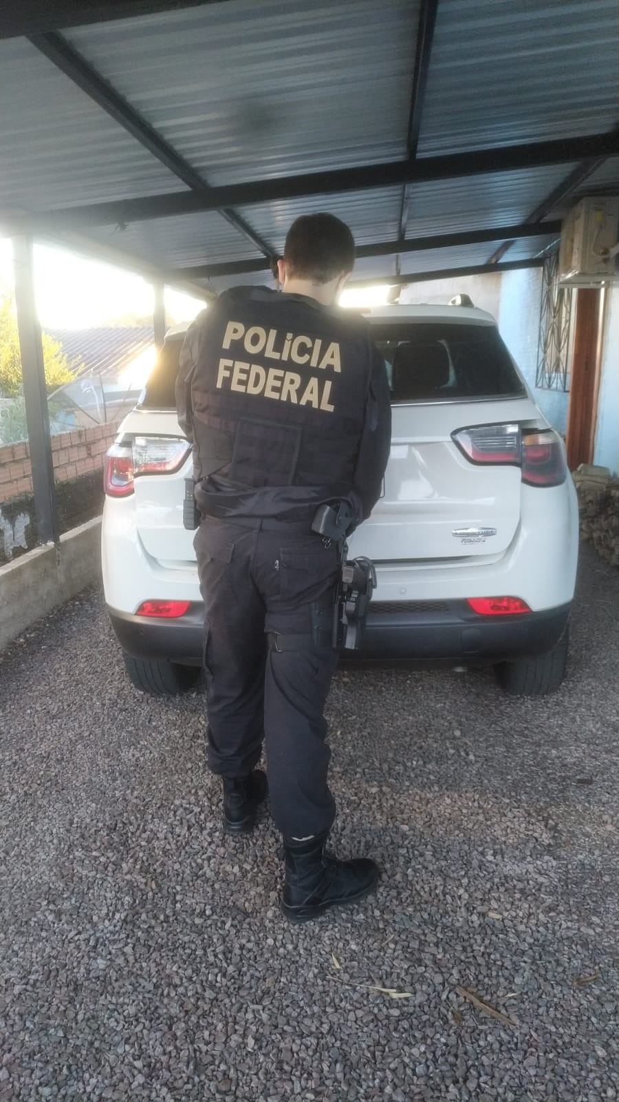 PF apreende veículos e bens de organização criminosa