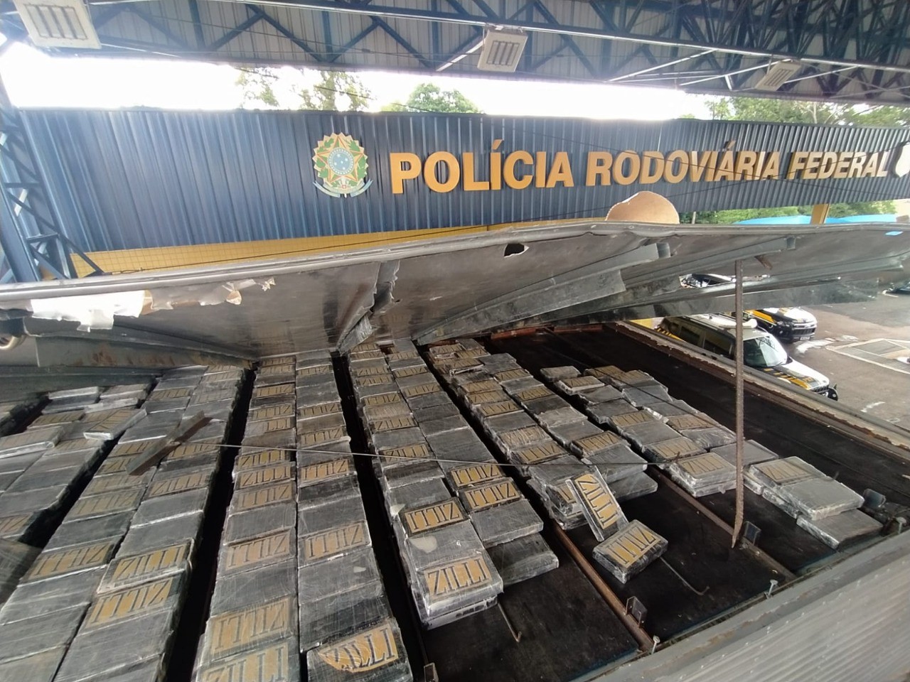 PRF realiza a maior apreensão de cocaína no Paraná; vídeo