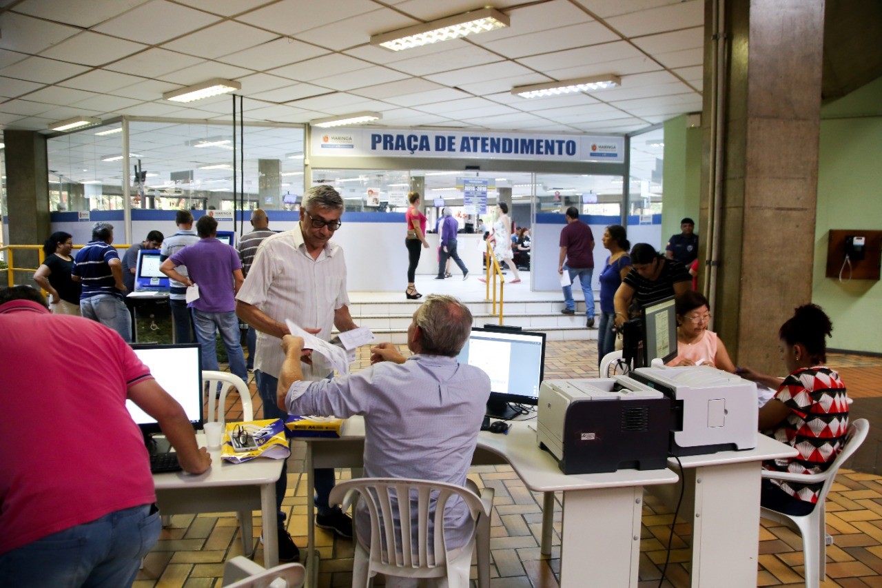 Praça de atendimento da Prefeitura de Maringá é fechada